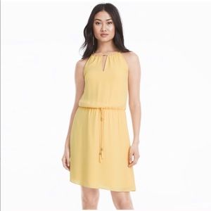 Sleeveless tie-waist yellow dress